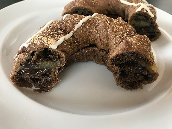 宇治ほうじ茶シュー 栗あんわらびもちの断面図